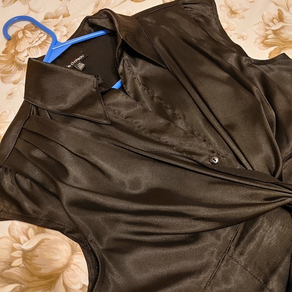 Le Chateau top - Picture 1 of 6